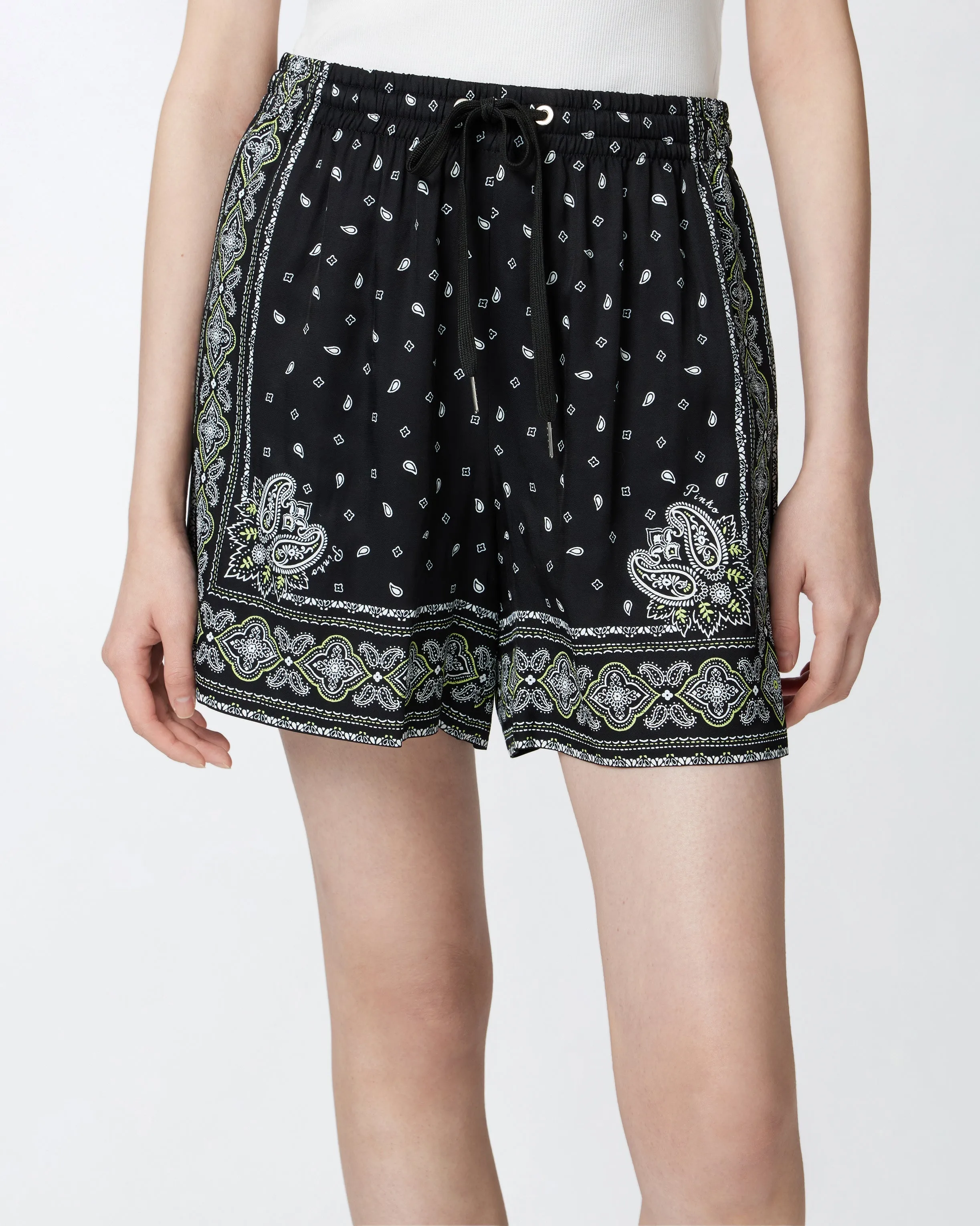 Bandana-print shorts - black