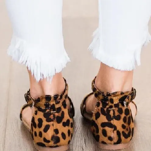 Chicvane Leopard Print Open Toe Flat Sandals with Buckle