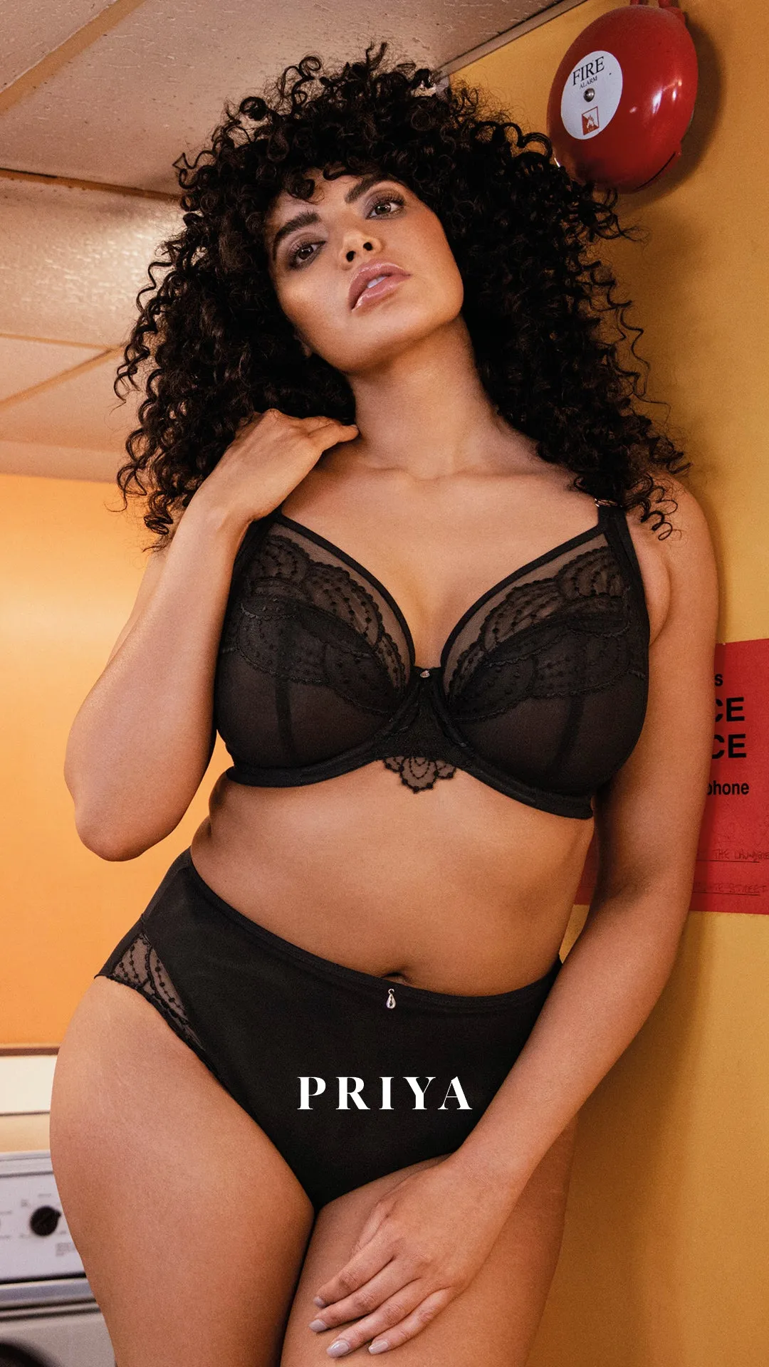 Elomi Priya Plunge Unlined Underwire Bra (Black   Haute Red)